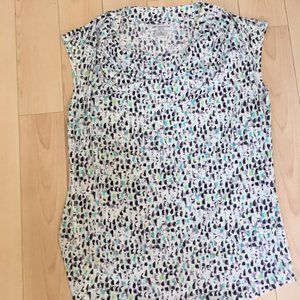 Sleeveless shirt